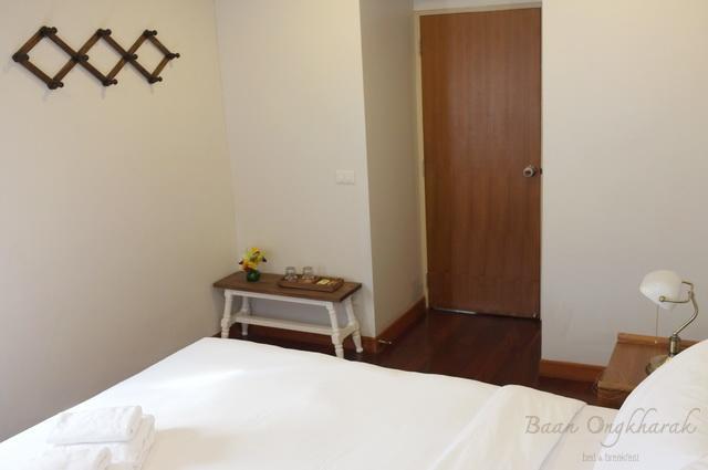 Baan Ongkharak Bed & Breakfast (Adults Only) Бангкок Экстерьер фото